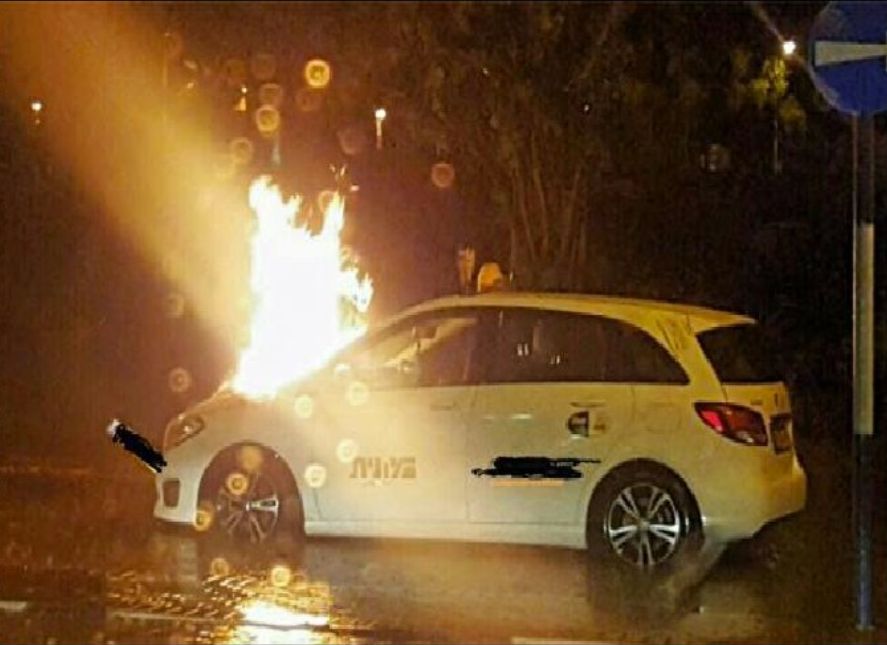 A car struck by a lightning in Eilat, Israel, October 27, 2016. Image credit: Ilya Fainshtein (@severeweatherEU)