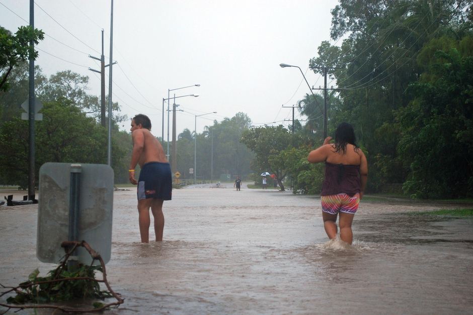 Cyclone Carlos lashes Australia