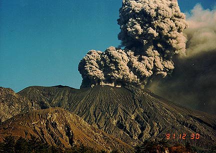 mt-sakurajima-explode-volcanic-ash-alert-issued