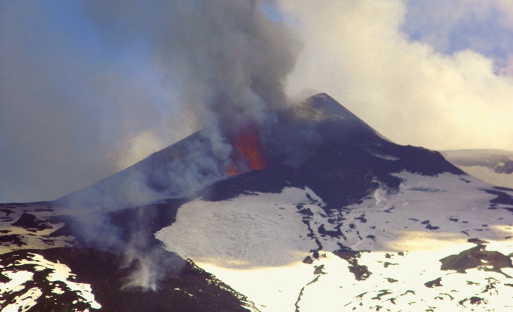 New eruptions reported at Etna volcano in Italy