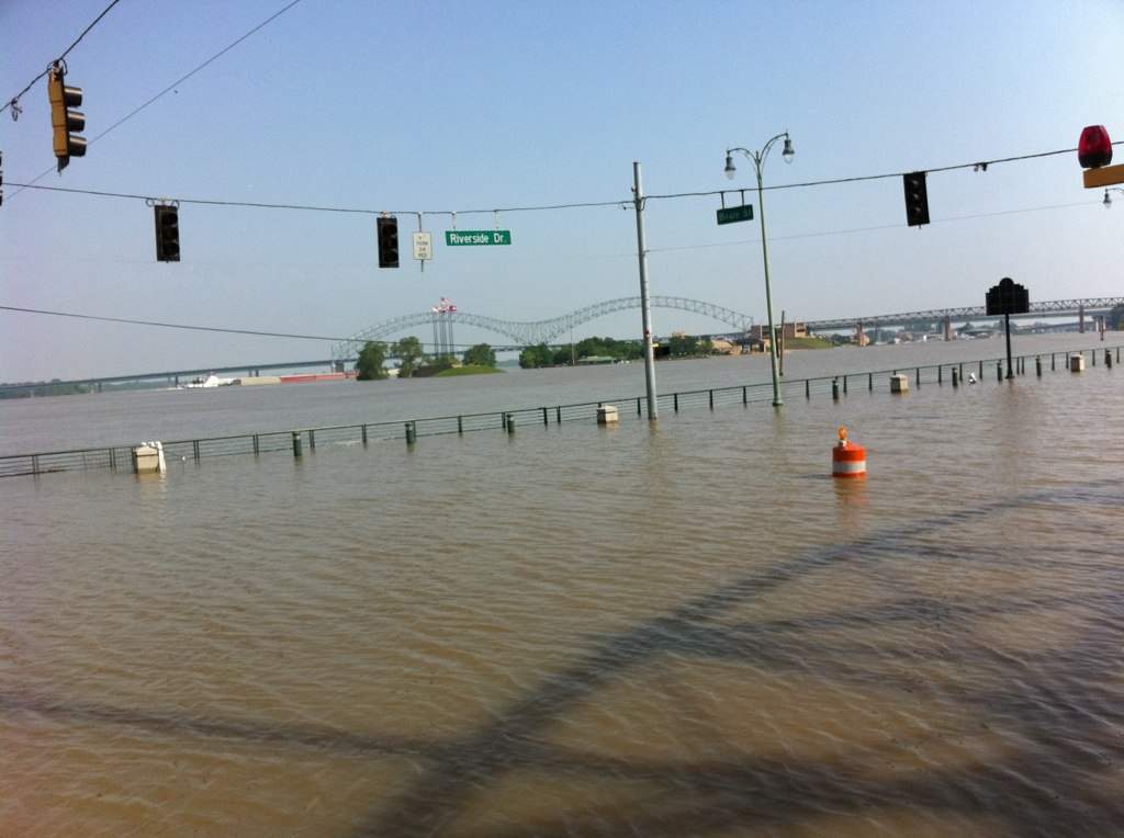 Highest water level for Memphis since 1937