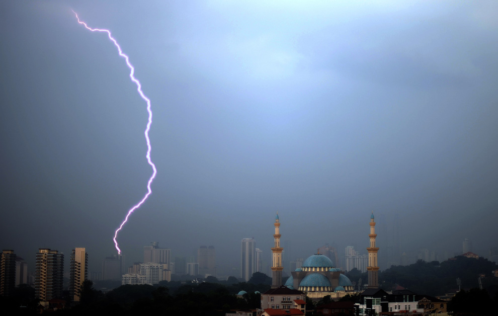 lightning-strikes-kill-40-in-bangladesh