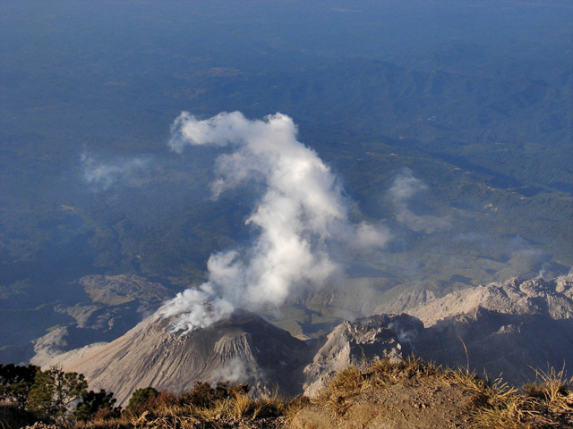 Guatemala: Alert in Two Areas for Volcanic Activity