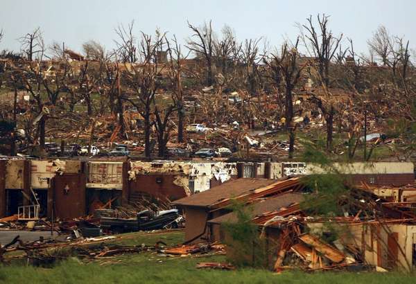 Deadly tornadoes sweep the Midwest, 75% of city Joplin destroyed