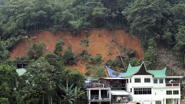 Heavy landslides claiming lives in Malaysia