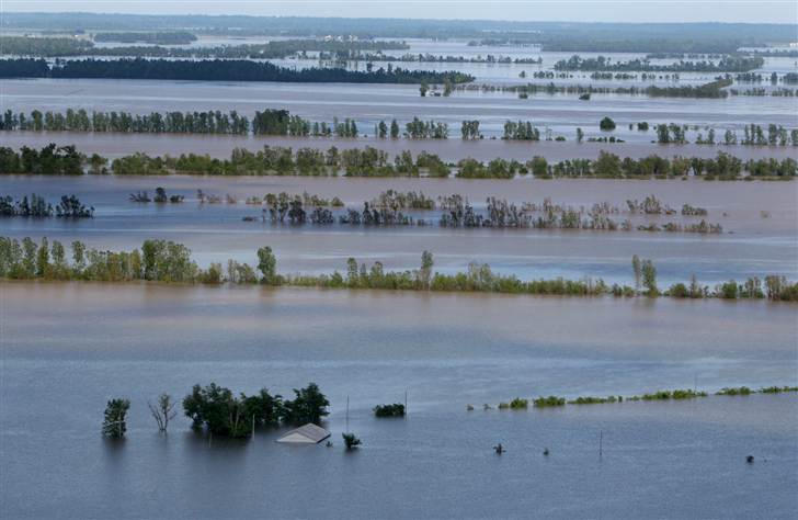 Mississipi river flooding