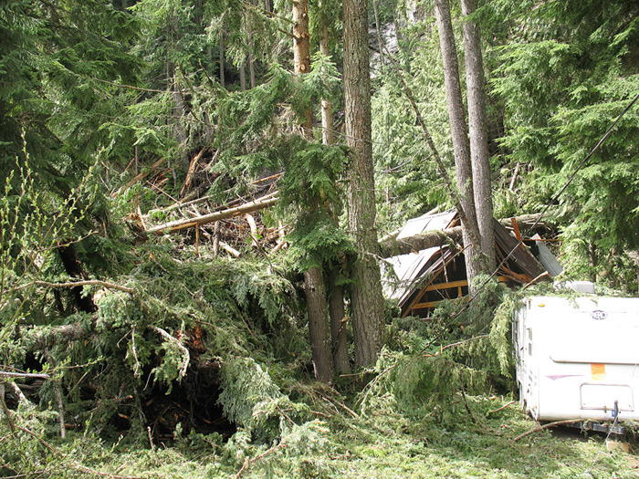 Landslide burried homes in Brittish Columbia
