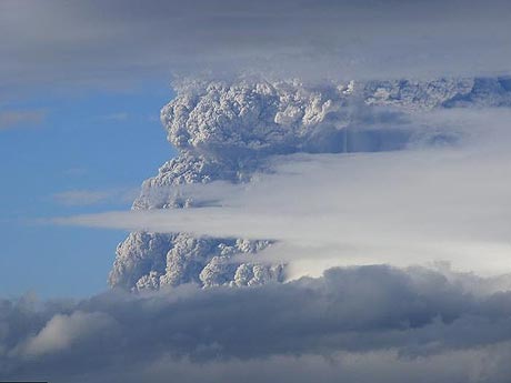 Chilean Puyehue-Cordón Caulle erupts, prompts evacuation of 3 500 people
