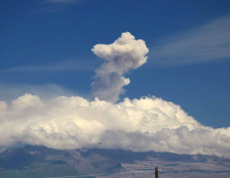 Kizimen eruption continues on Kamchatka peninsula
