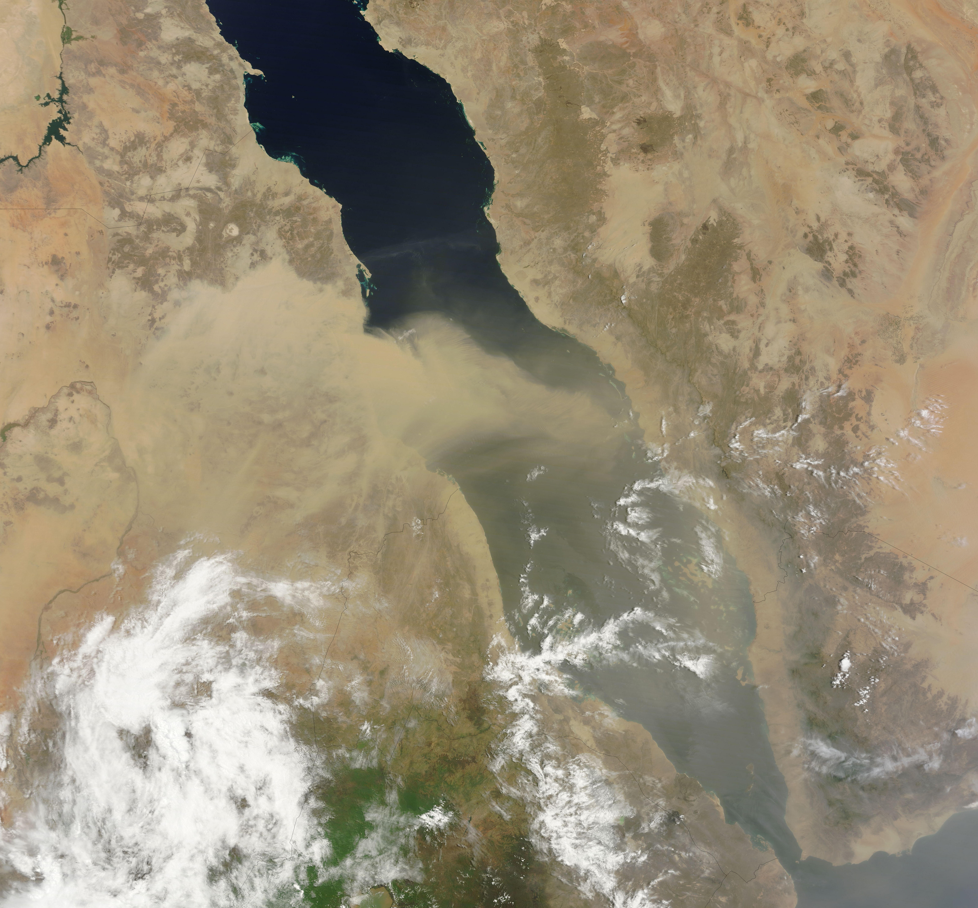 Dust plumes over the Red Sea