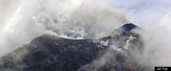 indonesia%e2%80%99s-mount-lokon-erupts-hundreds-to-be-evacuated-as-volcano-raised-to-red-alert