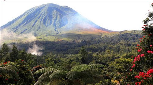 Mt Lokon erupts four times