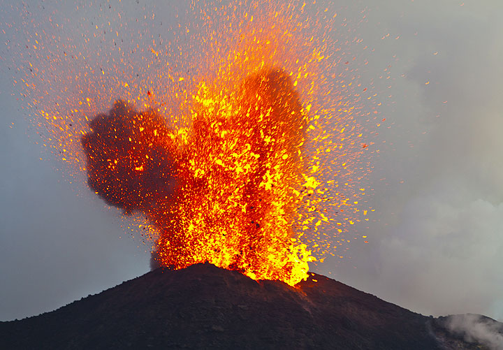 Extremely strong activity at Stromboli volcano in Italy