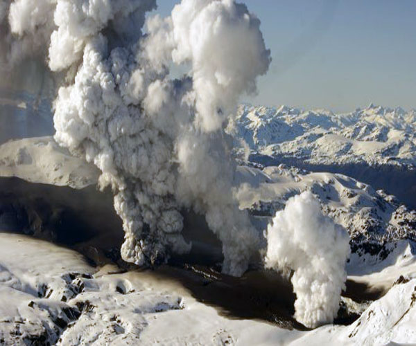 Cerro Hudson volcano in Chile remain at highest alert level
