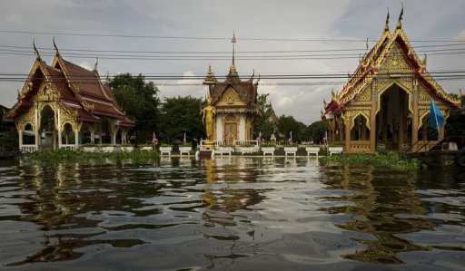 Worst floods in decades gushing into Bangkok