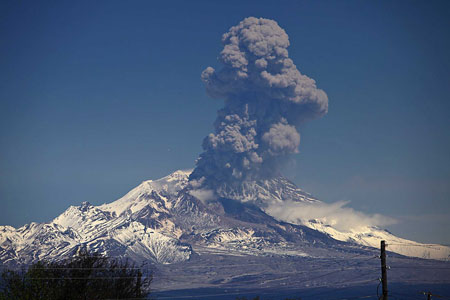 Violent volcanic eruption of Mount Shiveluch