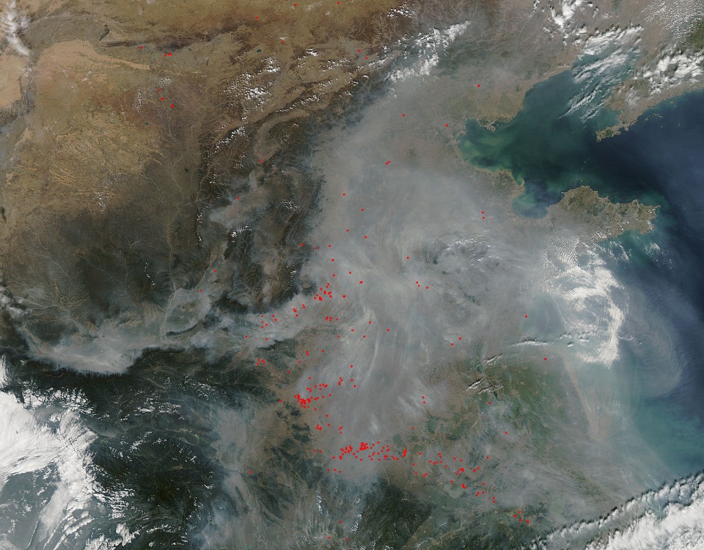 Haze filled the air over the coastal plain of eastern China in early October 2011. The Moderate Resolution Imaging Spectroradiometer (MODIS) on NASA’s Aqua satellite captured this image on October 7, 2011.