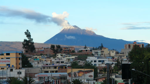 tungurahua-ecuador-volcano-red-hot-rocks-alert-volcan