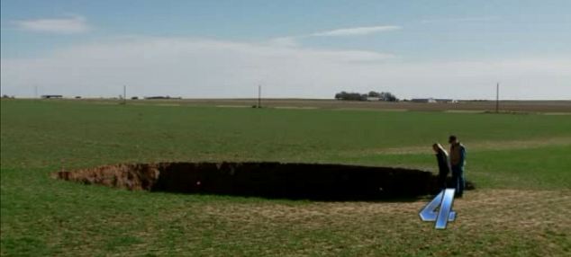 Massive sinkhole opens up in Sayre, Oklahoma