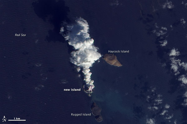 Volcanic activity along Zubair Islands in Red Sea