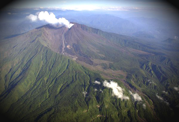 reventador-is-waking-up-three-volcanoes-on-alert-in-ecuador