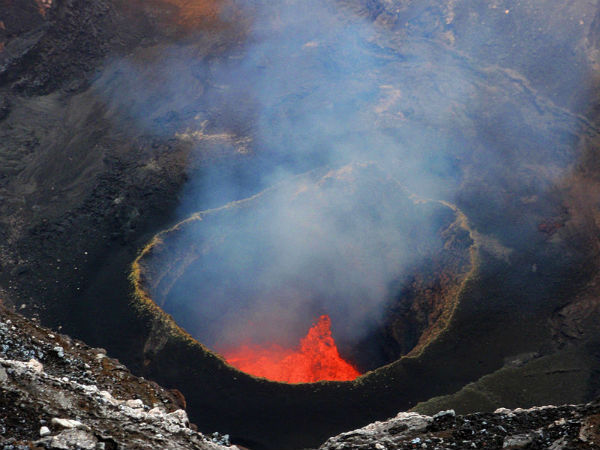 Volcanic activity at Ambrym and Yasur volcanoes at Vanuatu