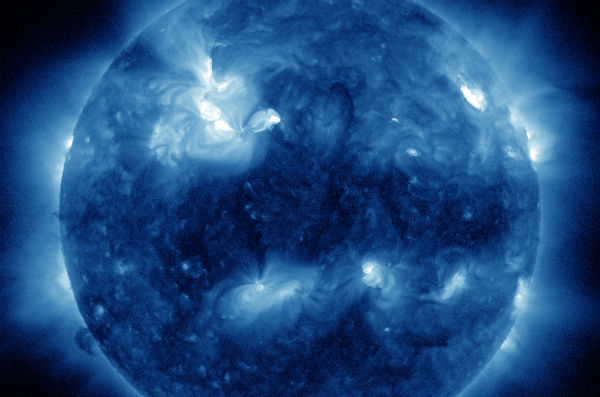 solar-activity-slowly-increasing-mclass-flares-auroras-and-magnetic-filaments