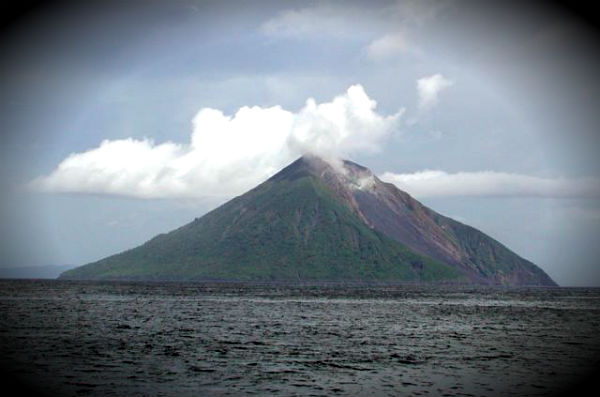 Strong steaming and possible eruption at Tinakula volcano at Solomon Islands