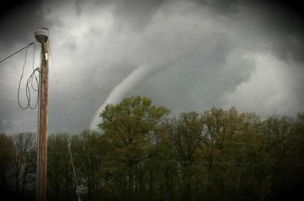 Dozens tornadoes spinning up in southern Illinois and Kentucky and in the Deep South, US