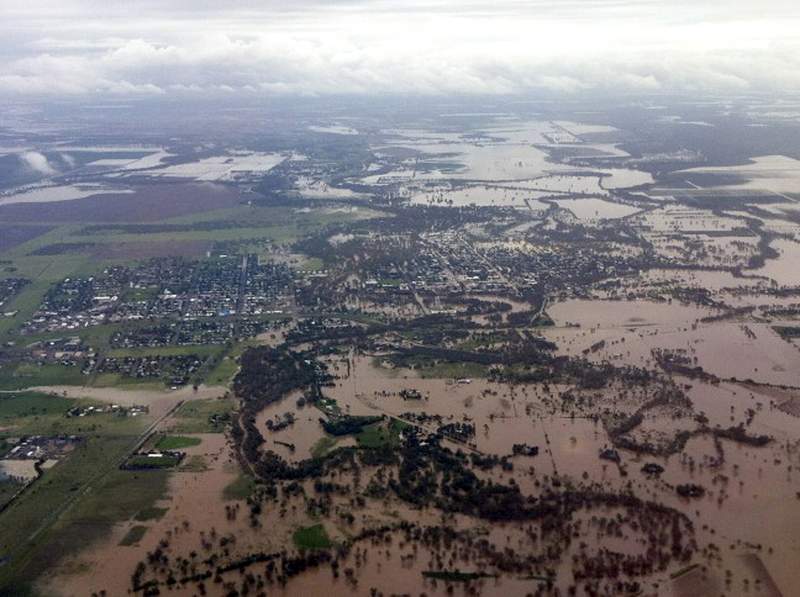 flash-floods-australia-worst-flooding-in-decades-continues-to-threaten-parts-of-state