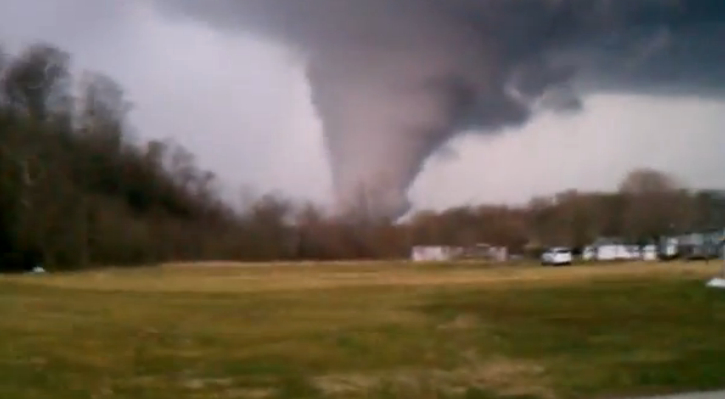 US tornado weekend aftermath, 1300 reports, 1000 warnings – with video collection