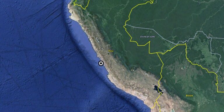 Dolphins dying by the thousands in Peru