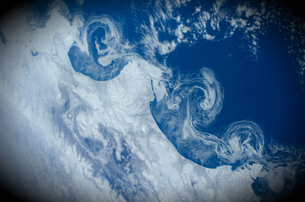 ice-floes-along-the-kamchatka-coastline-seen-from-iss
