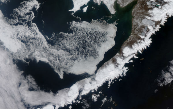 retreating-sea-ice-around-alaska-sign-of-advancing-spring