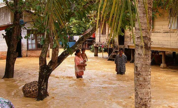 volcanic-floodwaters-hit-11-villages-in-ternate-city-in-north-maluku-province-indonesia