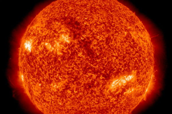sunspot-1476-is-crackling-with-solar-flares-soon-in-geoeffective-position