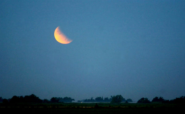 The first lunar eclipse of 2012 – warm-up for Transit of Venus