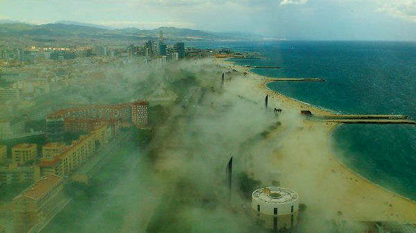 sudden-sandstorm-swept-across-the-beach-in-barcelona-spain