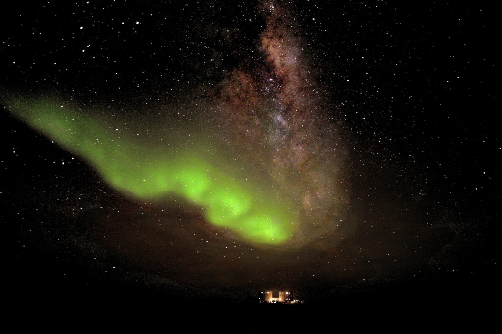aurora australis esa_concordia_kumar_aurora_antarctic_iss