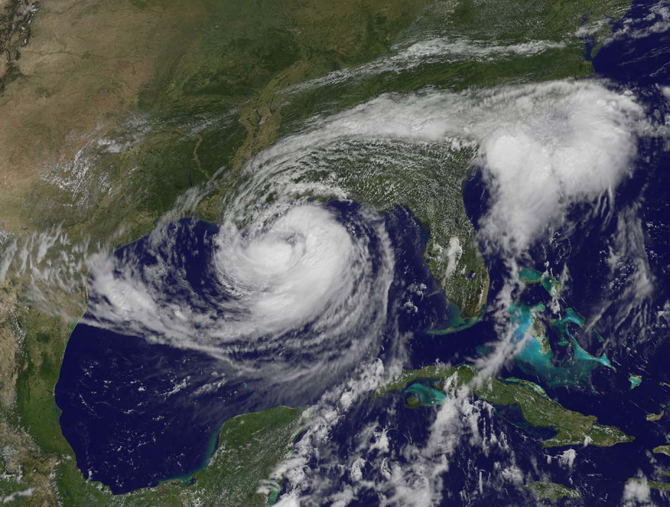 category-1-hurricane-isaac-lashing-gulf-coast-thunderstorms-gusty-winds-storm-surge-flooding