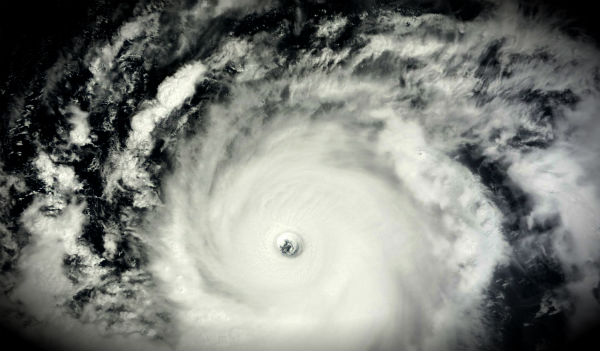 Super Typhoon Jelawat gusts up to nearly 300 km/h, heading toward Japan