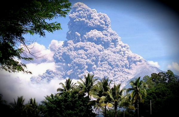 eruption-fuego-volcano-guatemala-forced-33000-people-evacuate