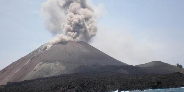 New eruptive phase with powerful explosions, Krakatau volcano, Indonesia