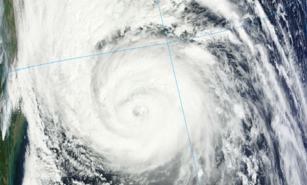 Typhoon Samba slammed Okinawa, headed for Korea