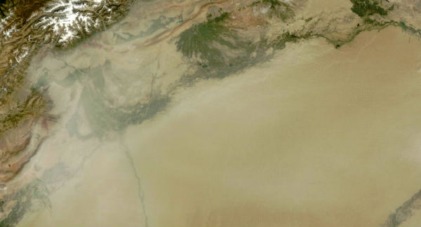 Dust storm in northern Taklamakan Desert, China