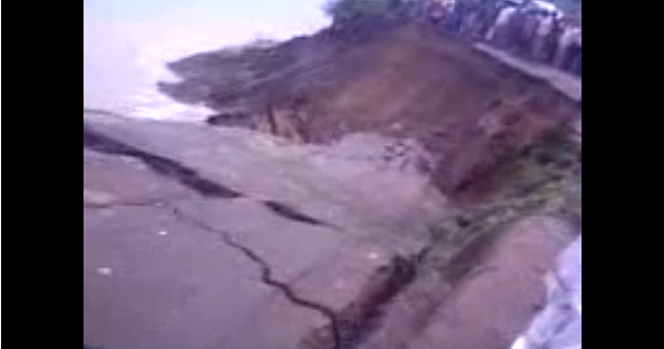 Riverbank collapse in India (Video)
