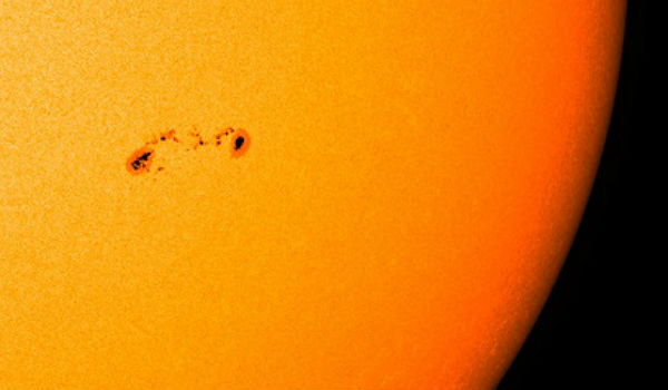 Fast growing sunspot AR 1620 harbors energy for strong flares