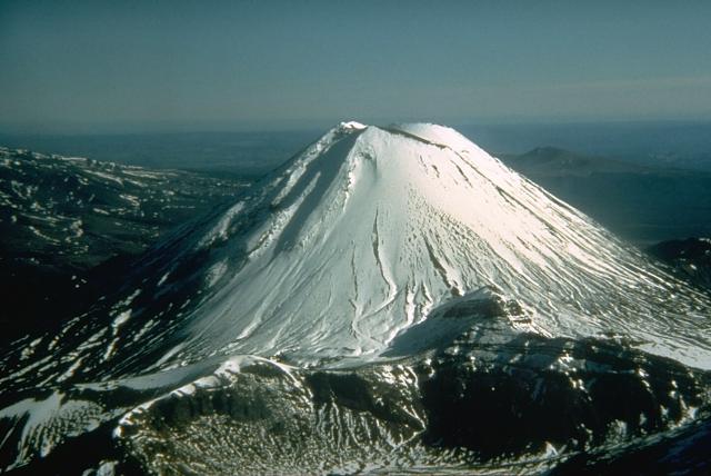 Mount Tongariro erupts again with black plume of ash