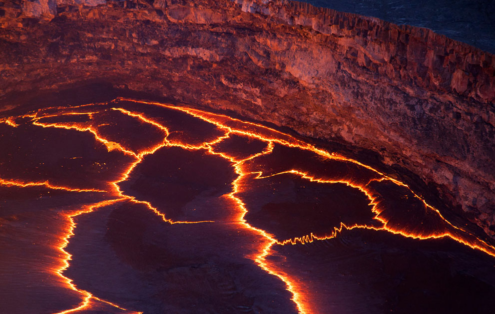 Incandescent lines mark the boundaries between migrating crustal plates on the surface of the lava lake in Kīlauea's Halema'uma'u crater, on the Big Island of Hawaii, on October 22, 2012. Here, and at other lava lakes across the world, these rifting zones have a characteristic zigzag pattern. (David Dow/USGS)