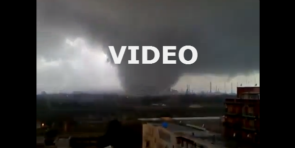 Huge tornado in Taranto, Italy on November 28, 2012